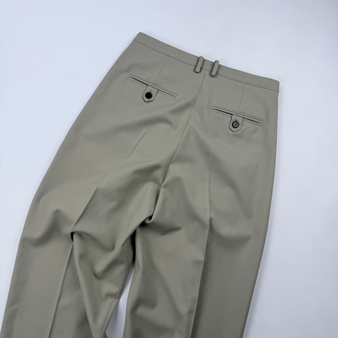 에토스 플레인 핀턱 트라우저 올리브 상품이미지8