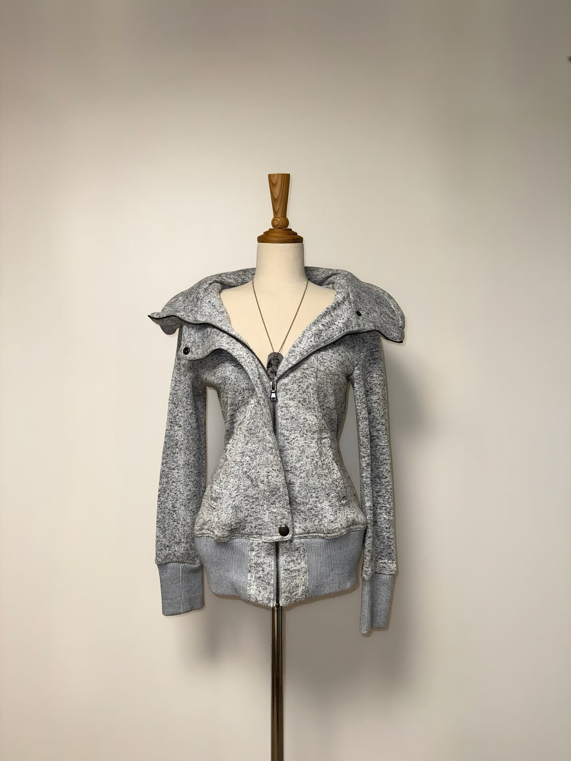 Sorridere 하이넥 그레이 후드집업 상품이미지1