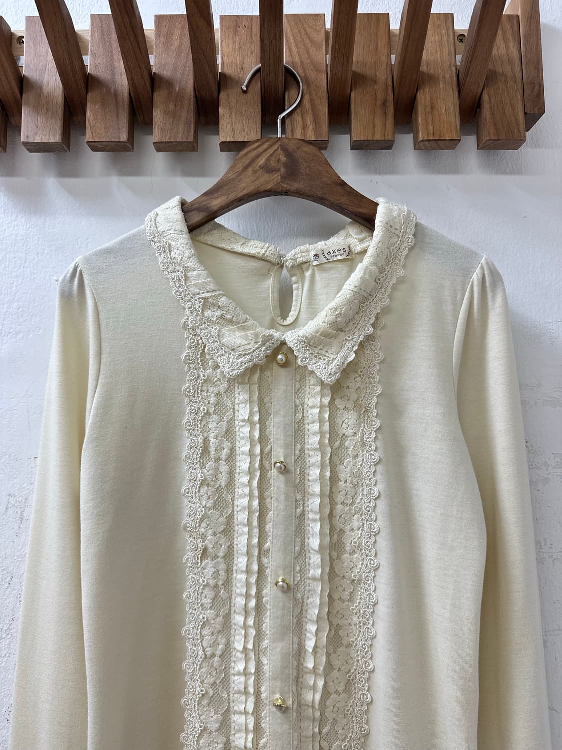 엑시즈팜 Axes Femme 아이보리 레이스 프릴 카라 블라우스 상품이미지2