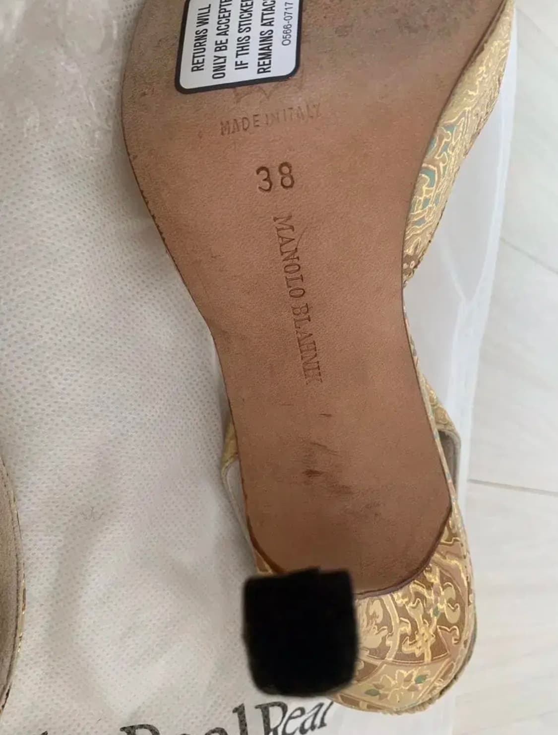 Manolo Blahnik 마놀로 블라닉 메탈릭 캐롤라인 펌프스 상품이미지10