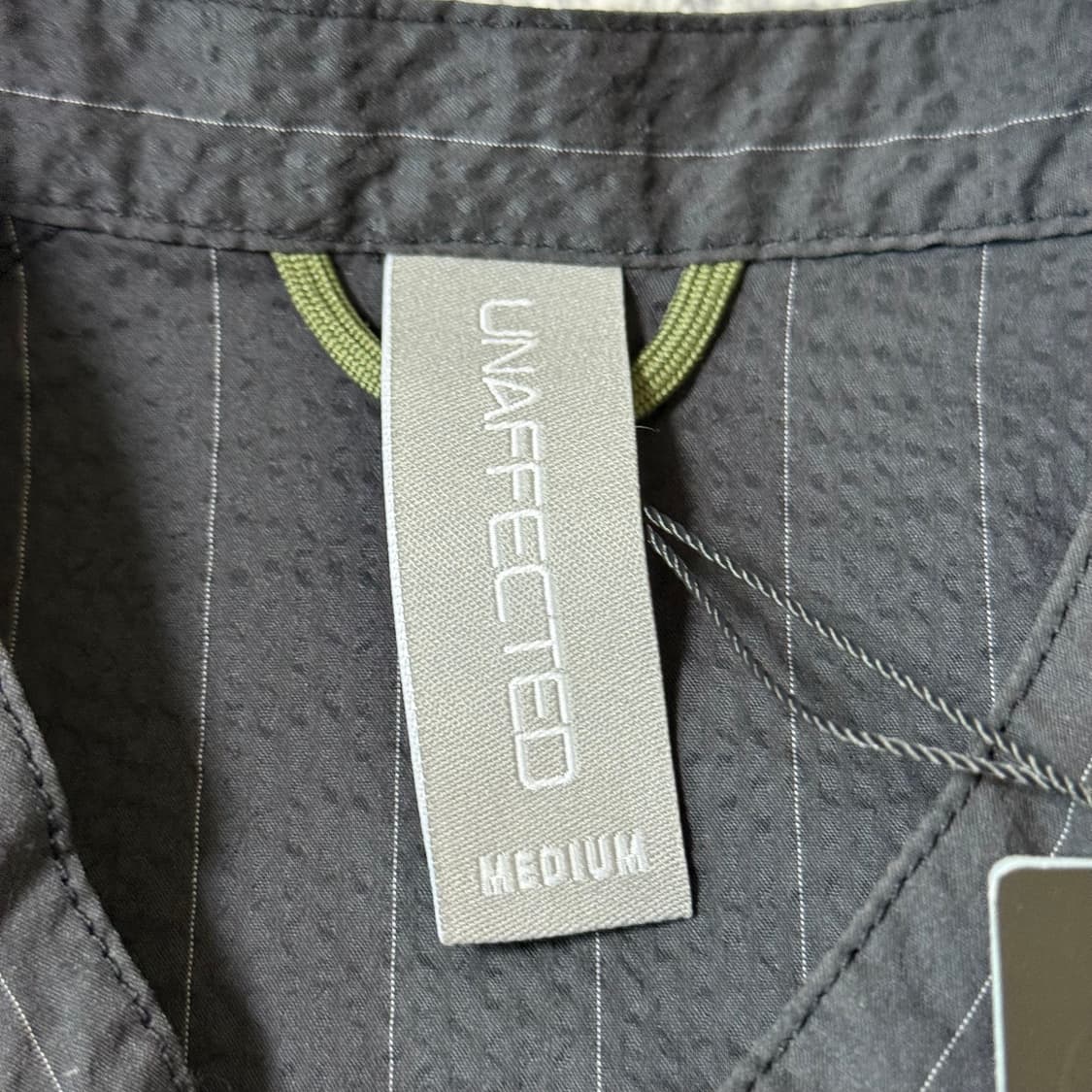 [정가 21만원 새상품] Unaffected 언어펙티트 스트라이프 셔츠 상품이미지4