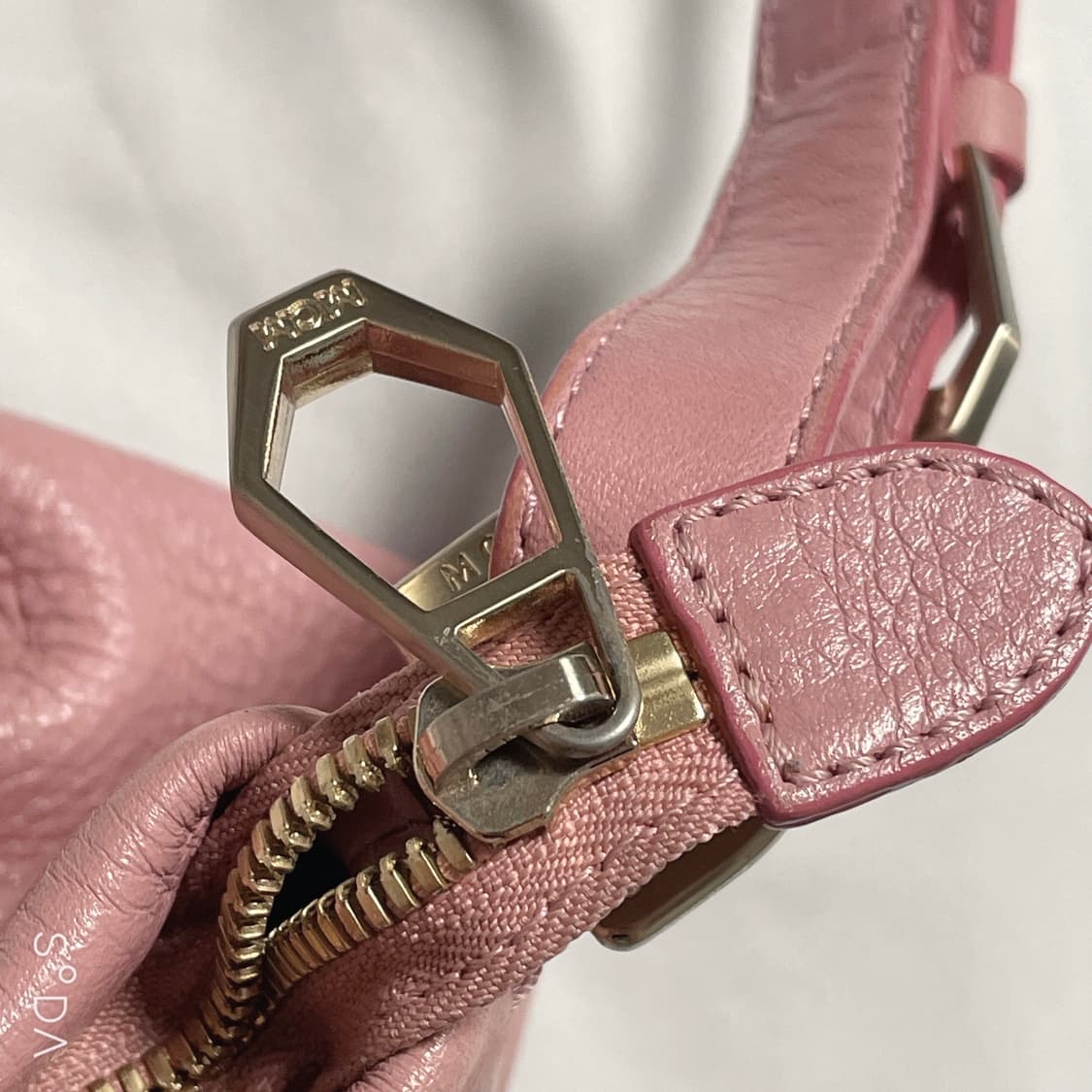 MCM 핑크 크로스백 상품이미지6