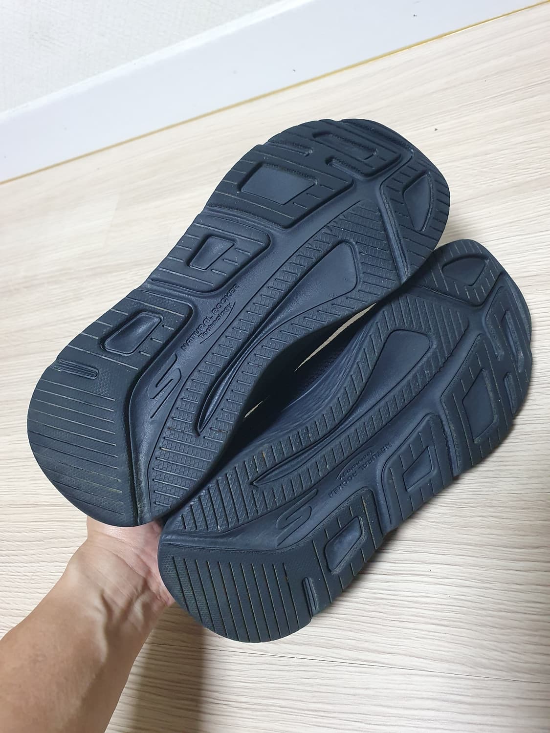 스케쳐스 맥스쿠셔닝 슬립온 245 상품이미지7