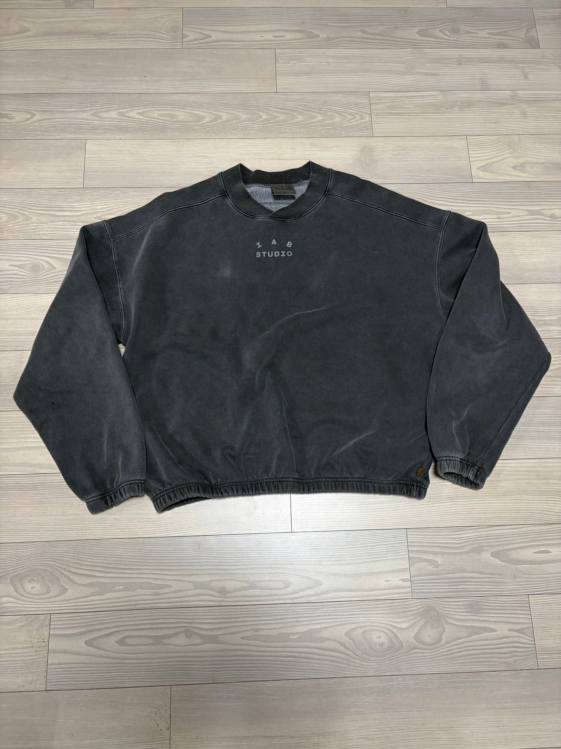 아이앱스튜디오 피그먼트 크루넥 블랙 상품이미지1