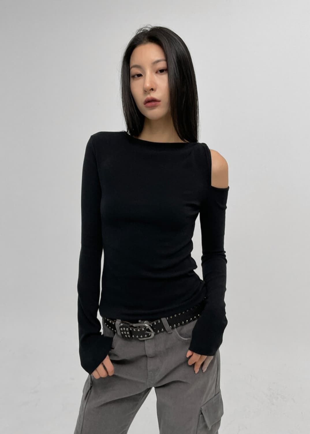 블랙업 오프숄더 슬리브 상품이미지1