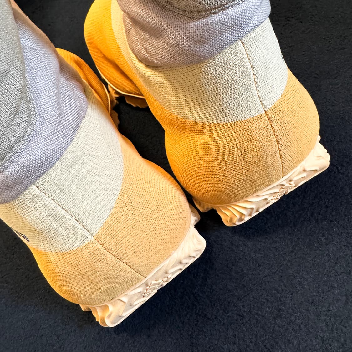 [270] 아디다스 이지 니트 러너 부츠 설퍼 / GY1824 상품이미지8