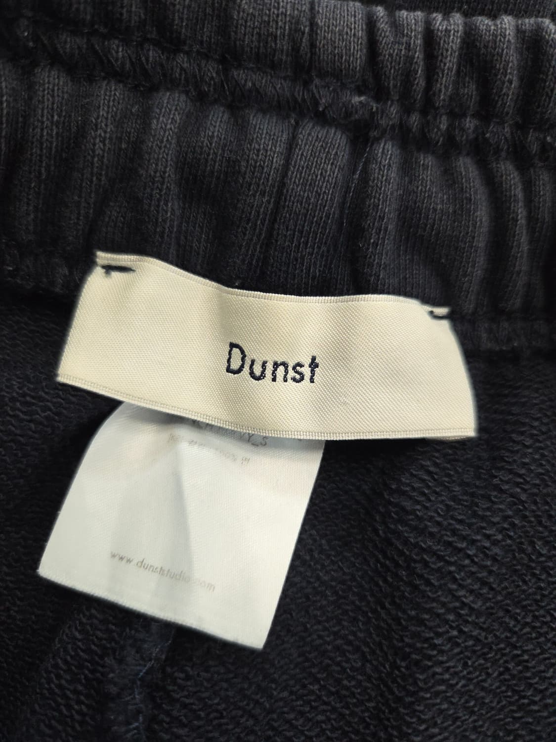 던스트(Dunst) 유니섹스 크레스트 로고 스웨트 팬츠 프렌치 네이비 상품이미지3