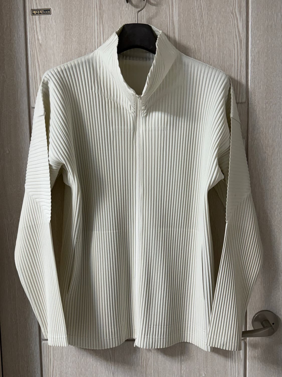 옴므플리세 하이넥 아이보리4 상품이미지1