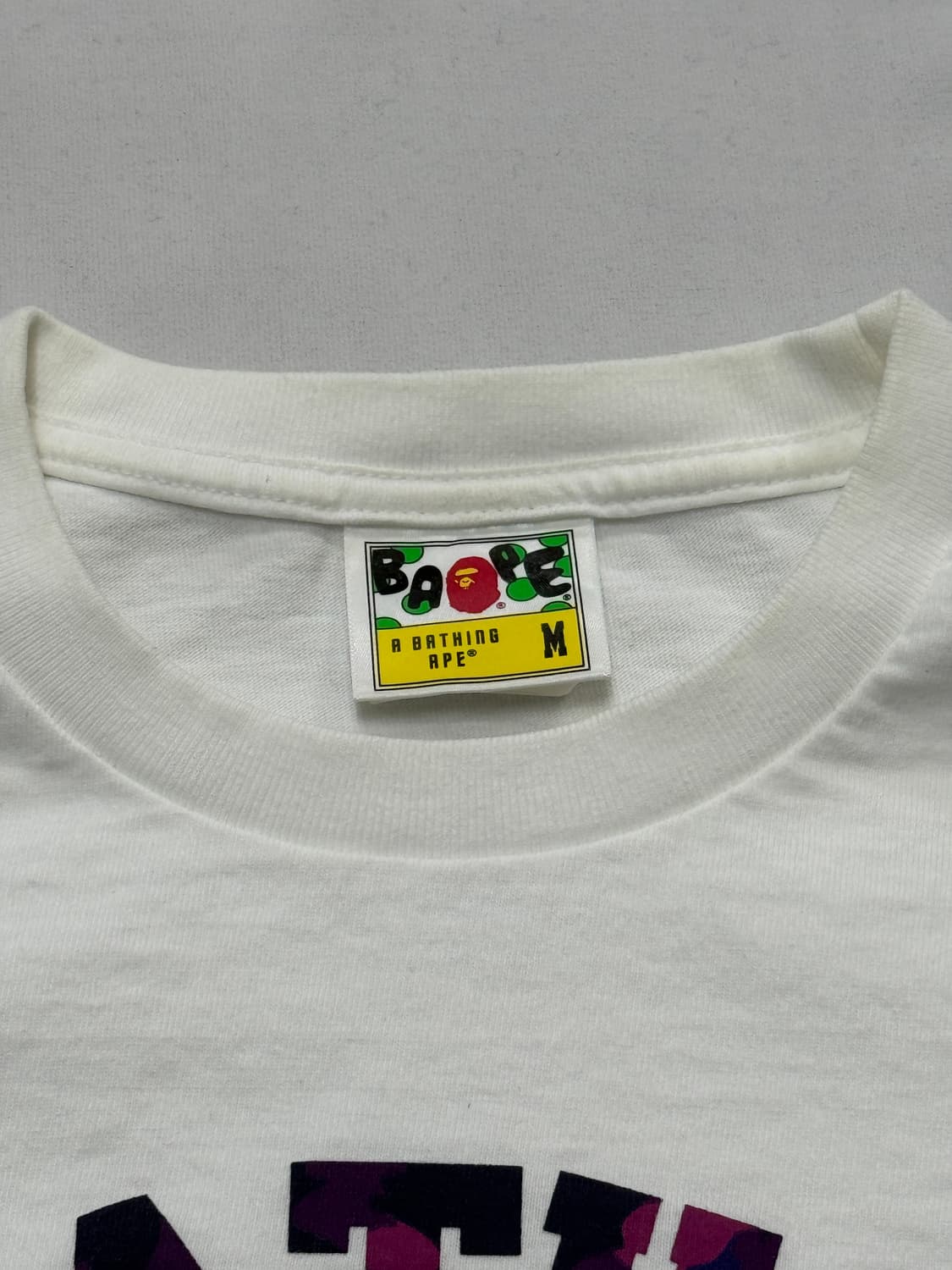 베이프 컬러 카모 컬리지 티셔츠 화이트 퍼플 M 반팔 상품이미지3