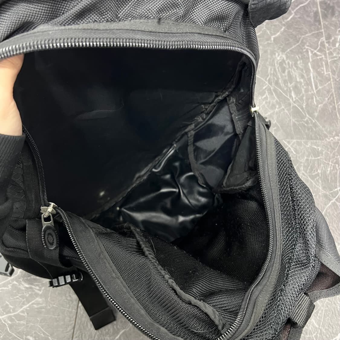 오클리 아이콘로고 3.0 테크니컬 백팩 블랙 상품이미지5