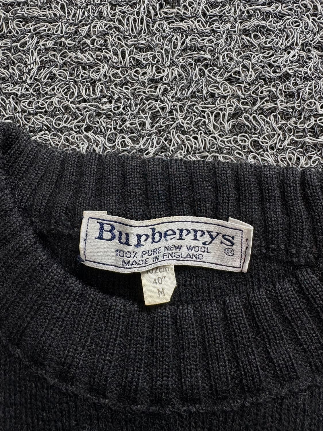 버버리 런던 블랙 자수로고 울 패치 코만도 니트 3044  상품이미지3