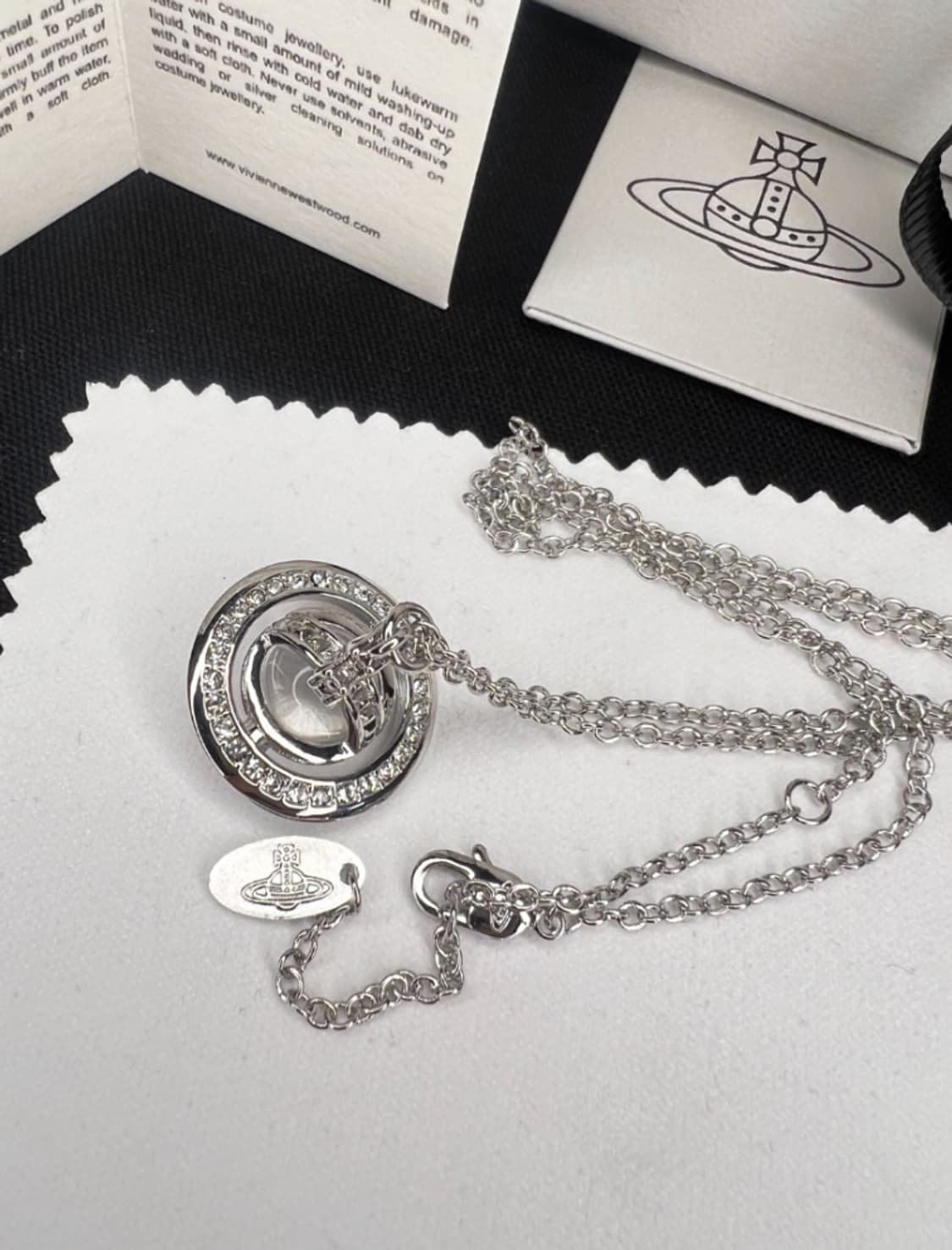 비비안 웨스트우드 아카이브 화이트 크리스탈 orb 팬던트 목걸이 상품이미지3