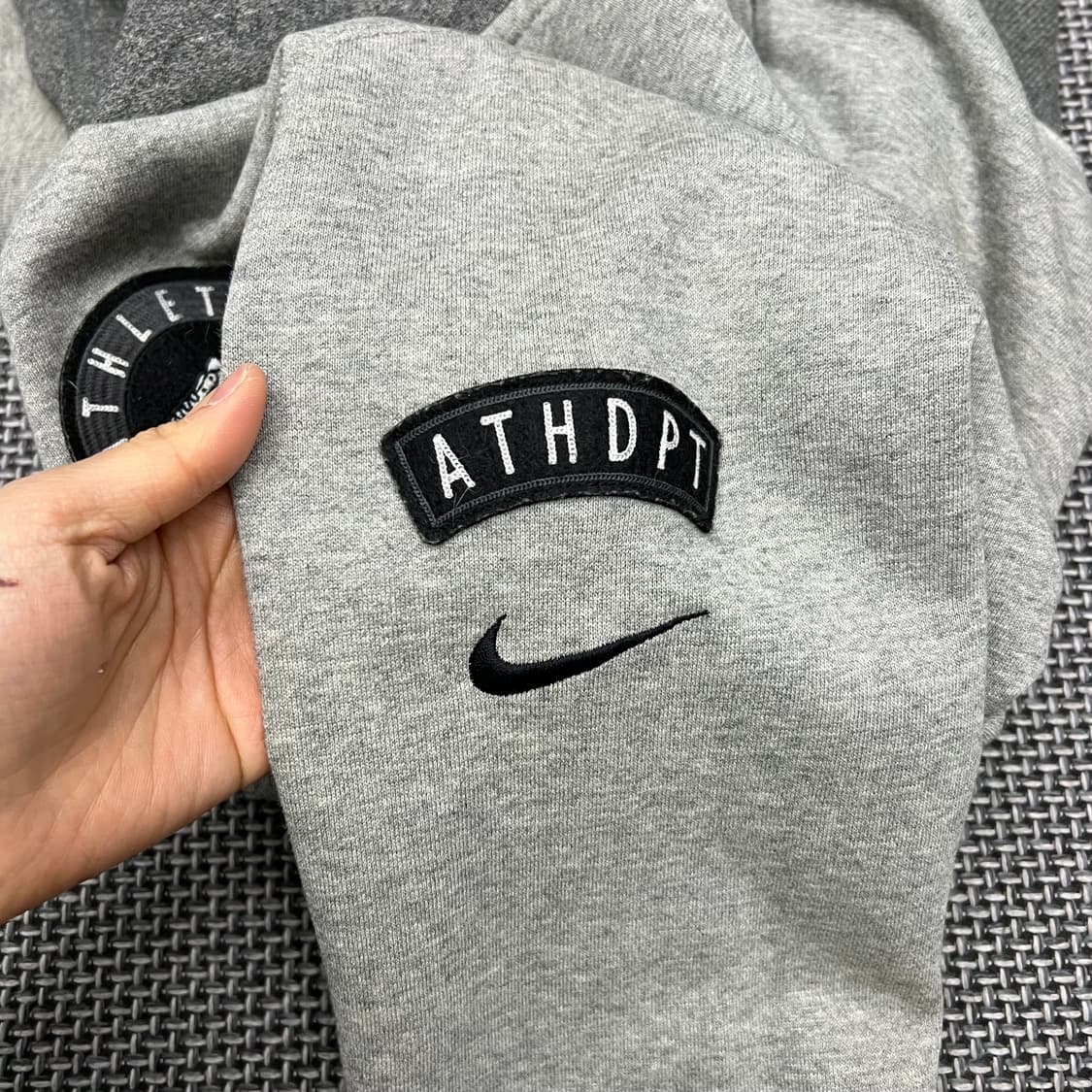 착샷O 나이키 그레이 배색 후드집업 상품이미지4