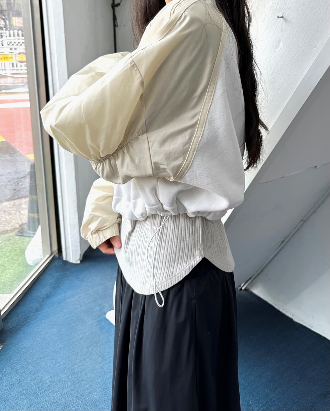 Wide silhouette design shiirred sleeve 상품이미지1