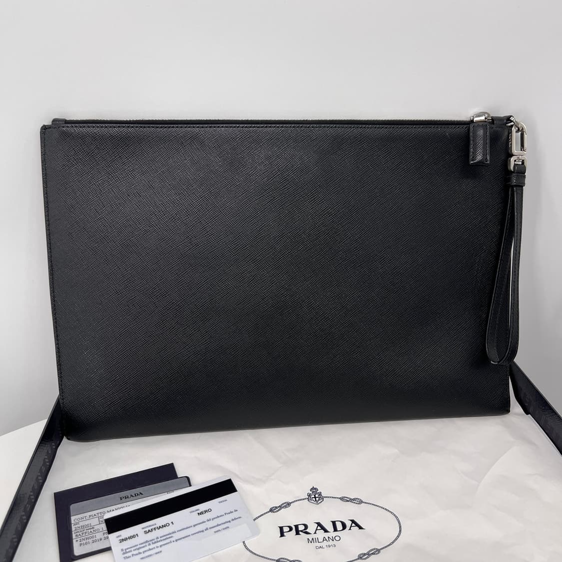 프라다 사피아노 삼각로고 클러치백 블랙 (2NH001) 상품이미지4