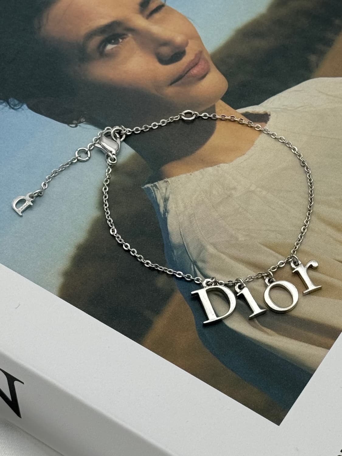 디올 이니셜 팔찌 상품이미지1