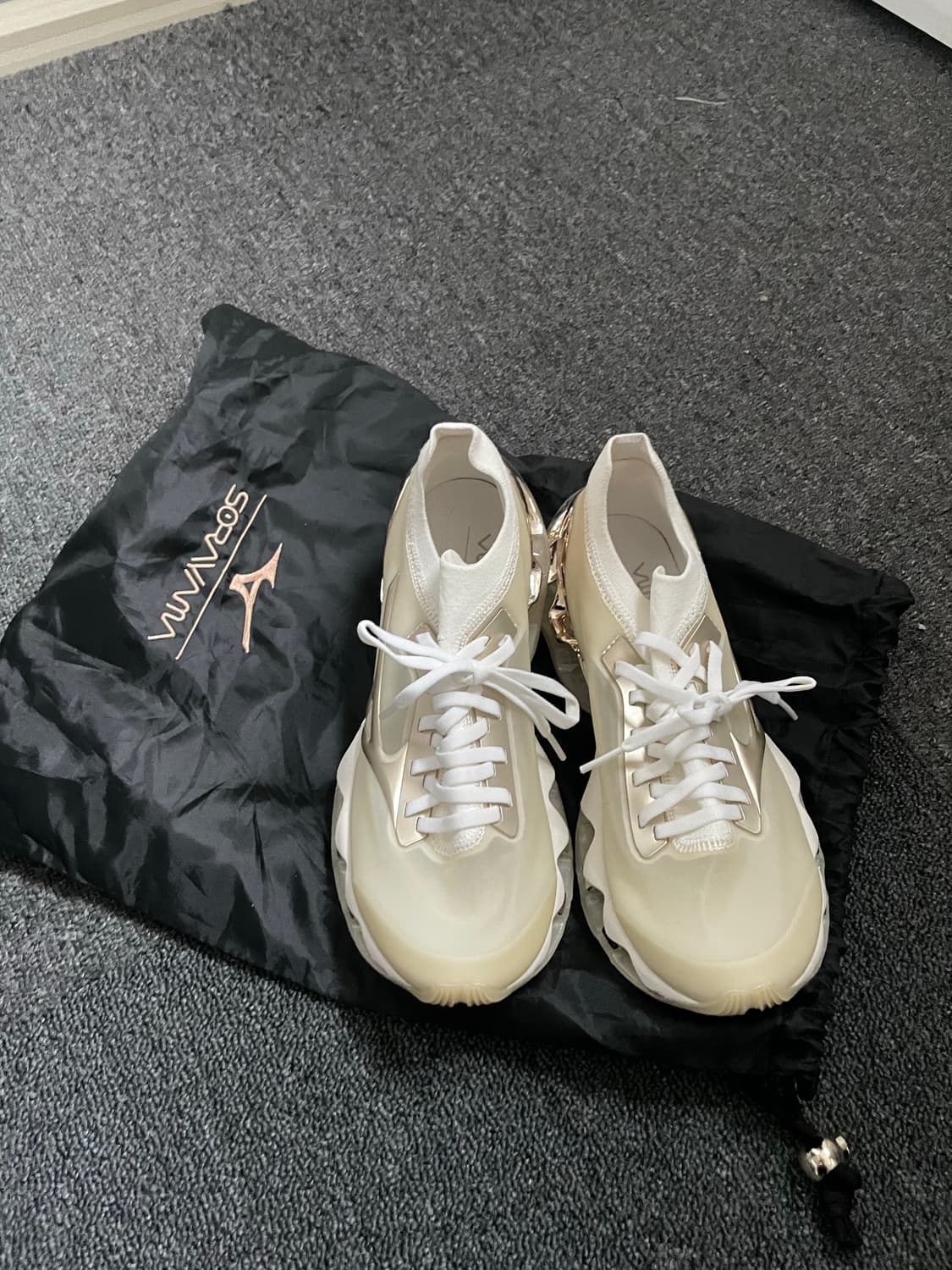 미즈노 x 소라야마 하지메 샴페인 골드 240 상품이미지1