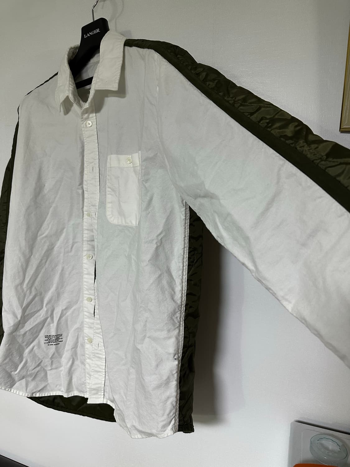 Sewclassic 화이트 셔츠 + 카키 퀼팅 레이어드 상품이미지2