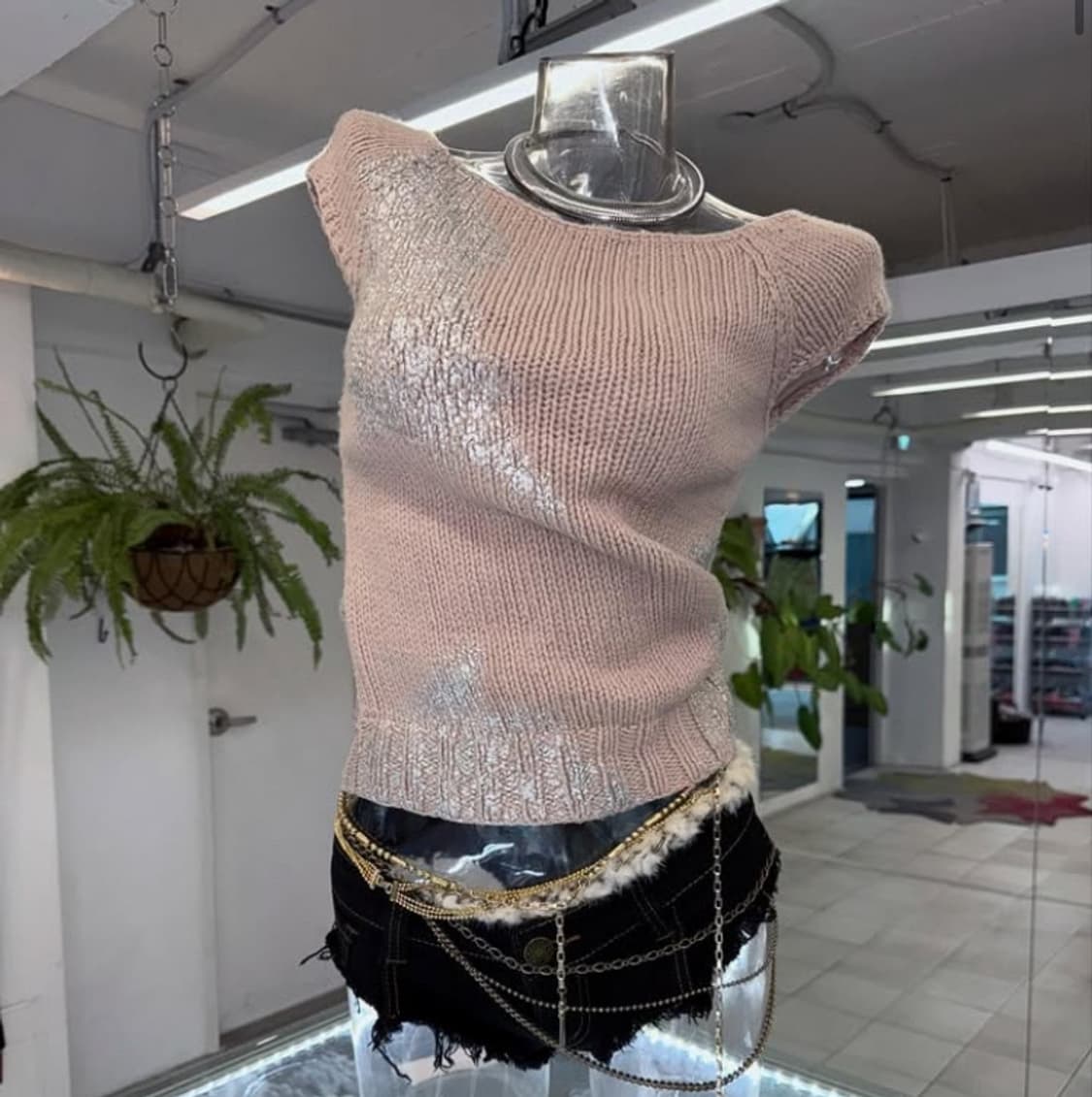 메탈 디테일 핑크베이지 반팔 니트 상품이미지1