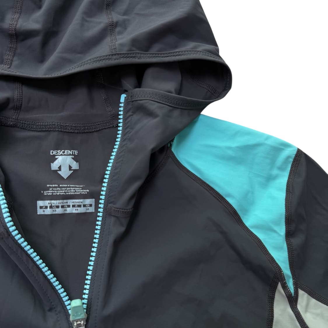 데상트 바람막이  상품이미지2