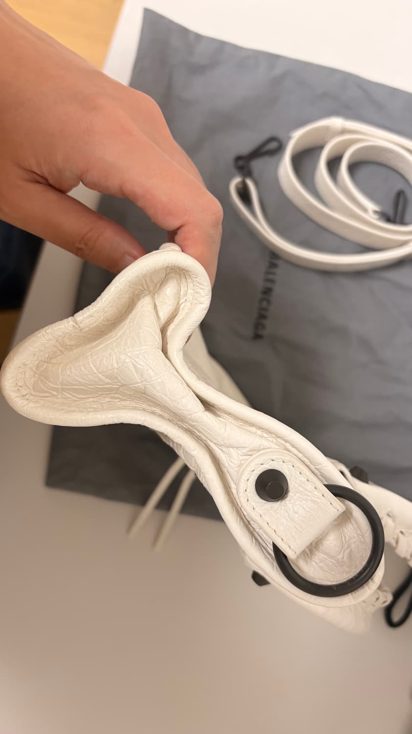 발렌시아가 르 시티 미니백 화이트 상품이미지4