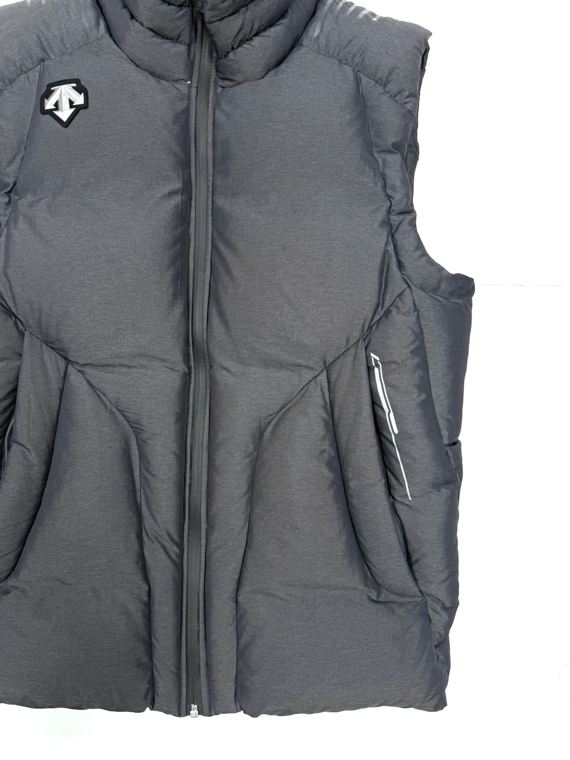 데상트 패딩조끼 상품이미지2