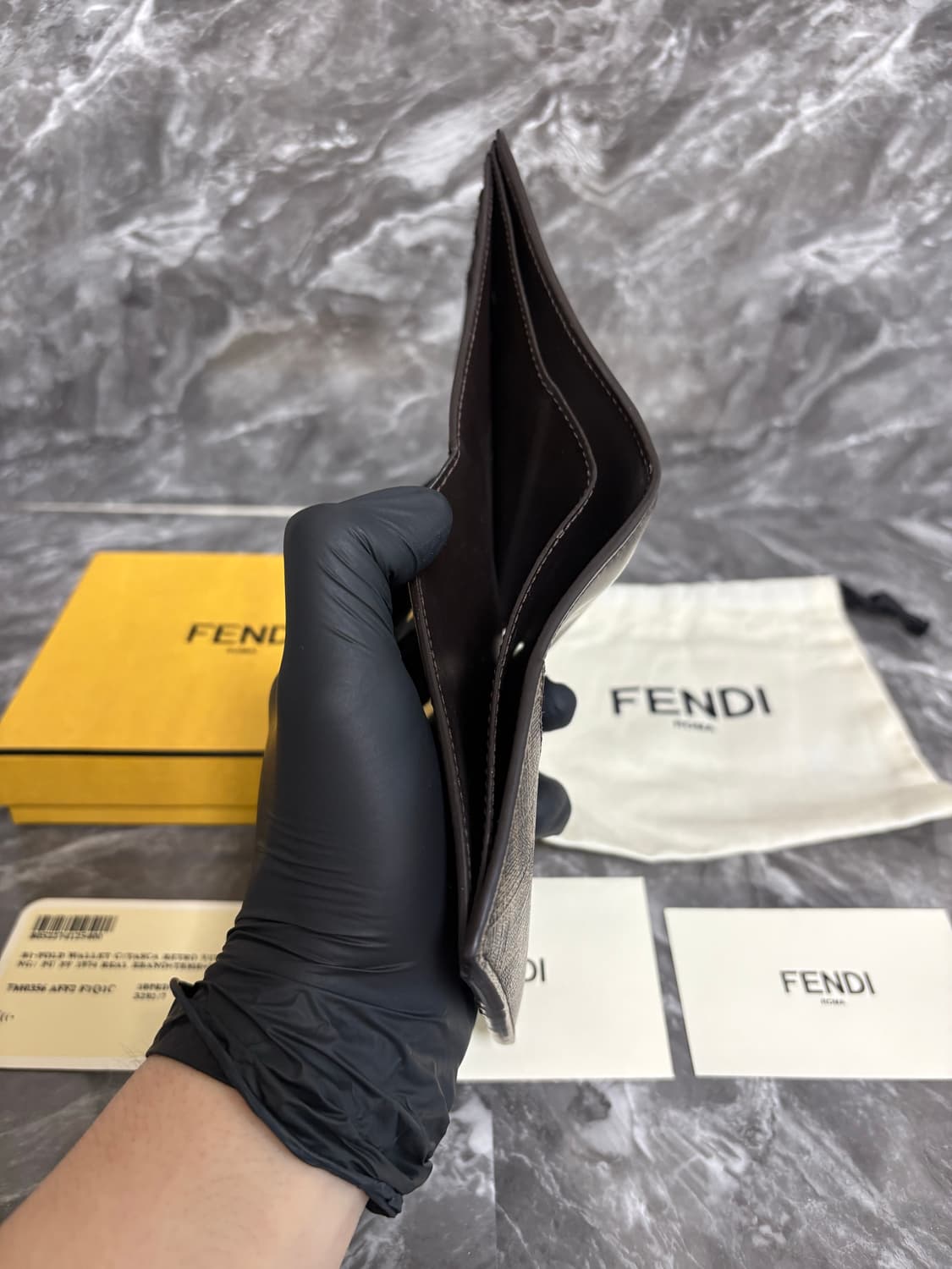 펜디 FF 스퀘어 레더 반지갑 상품이미지4