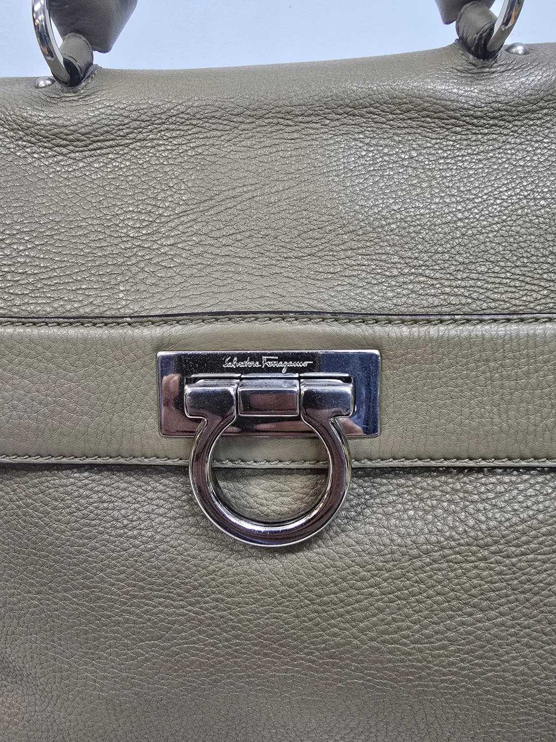 페레가모 정품 간치니 소피아 숄더백 상품이미지8