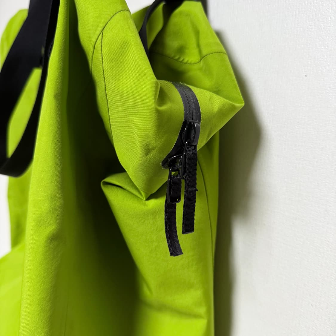 SEQUE TOTE RE-NYLON 그린 상품이미지3