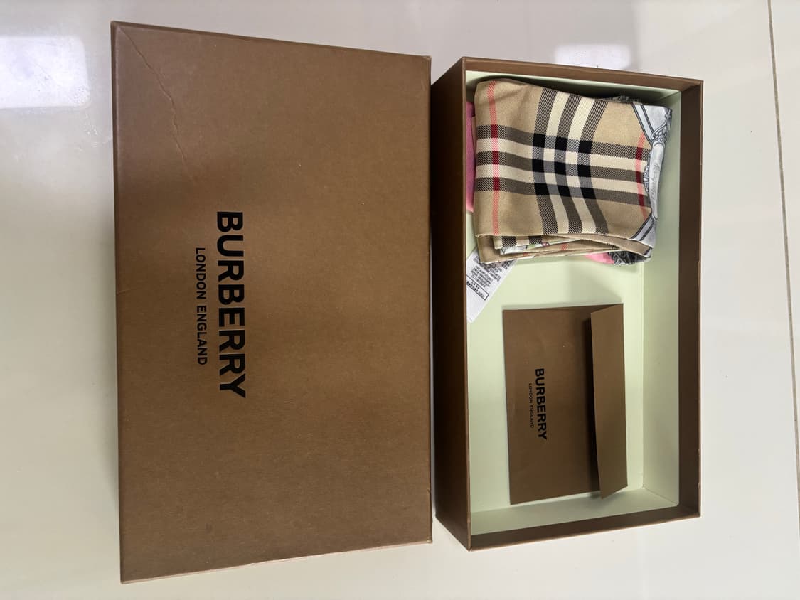 정품 버버리 실크 스카프 /리버시블(풀박) 상품이미지8
