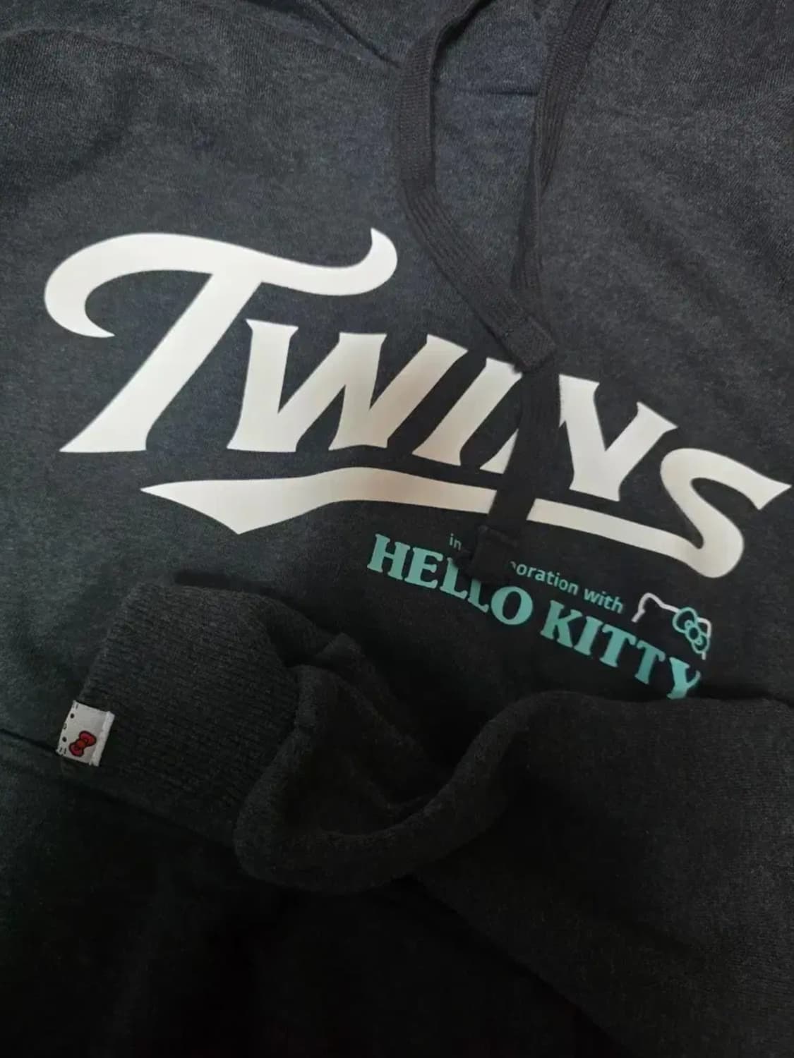 엘지트윈스 헬로키티 반팔티 후드티 헬로트윈스 컬래버 상품이미지3