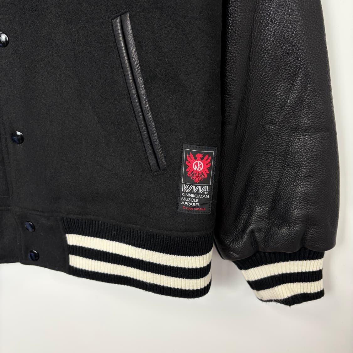 근육맨 작가 일러스트 가죽 바시티 자켓 상품이미지7