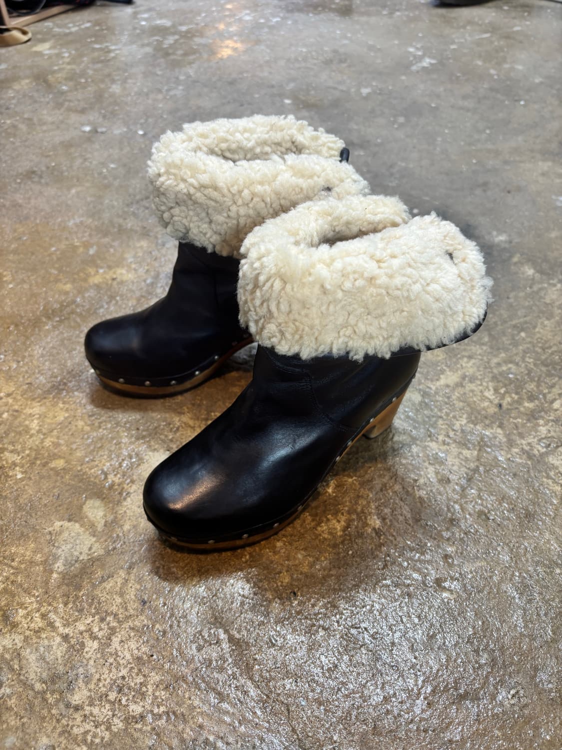 UGG Australia Lynnea 블랙 가죽 부츠 상품이미지8