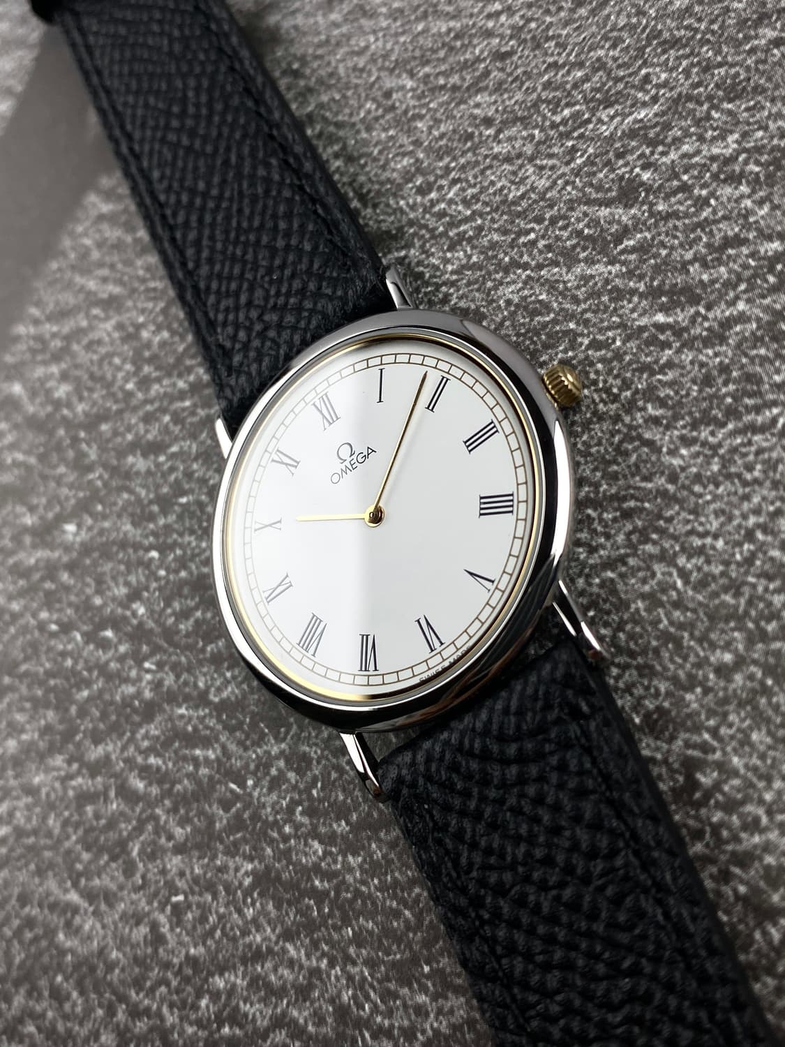 OMEGA round gold line watch unisex 상품이미지6