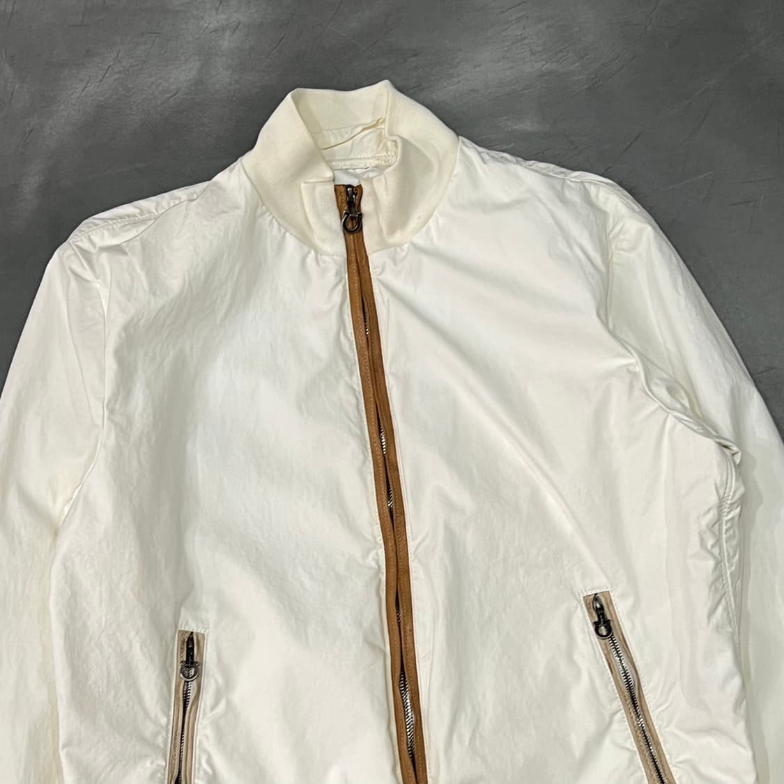  페레가모 레더 디테일 봄버 자켓 y14742 상품이미지3