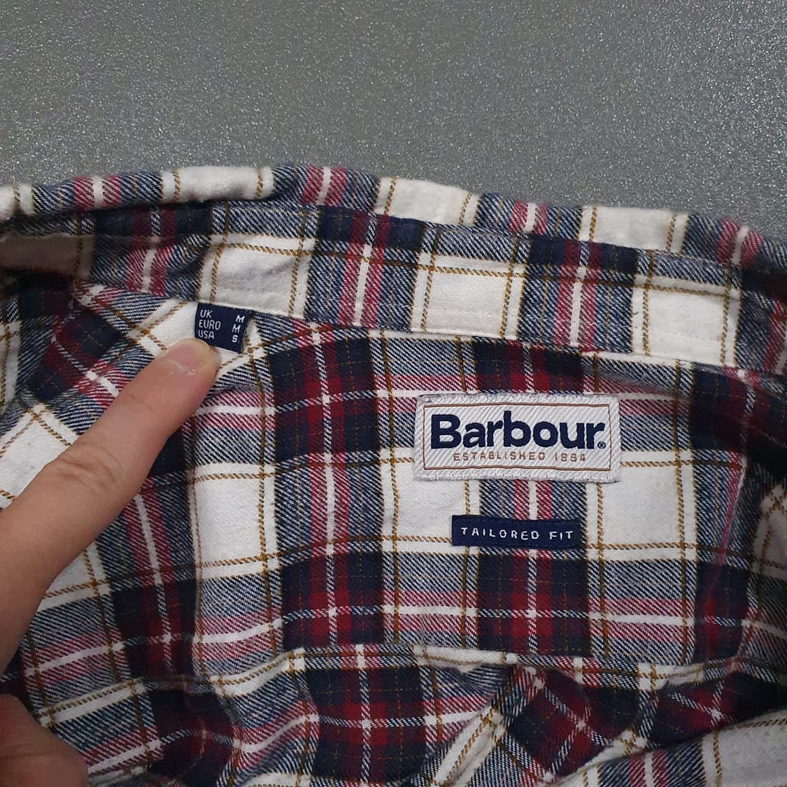 M (95) 바버 알더튼 플란넬 버튼다운 다체크 셔츠 에크루 테일러드핏 상품이미지6
