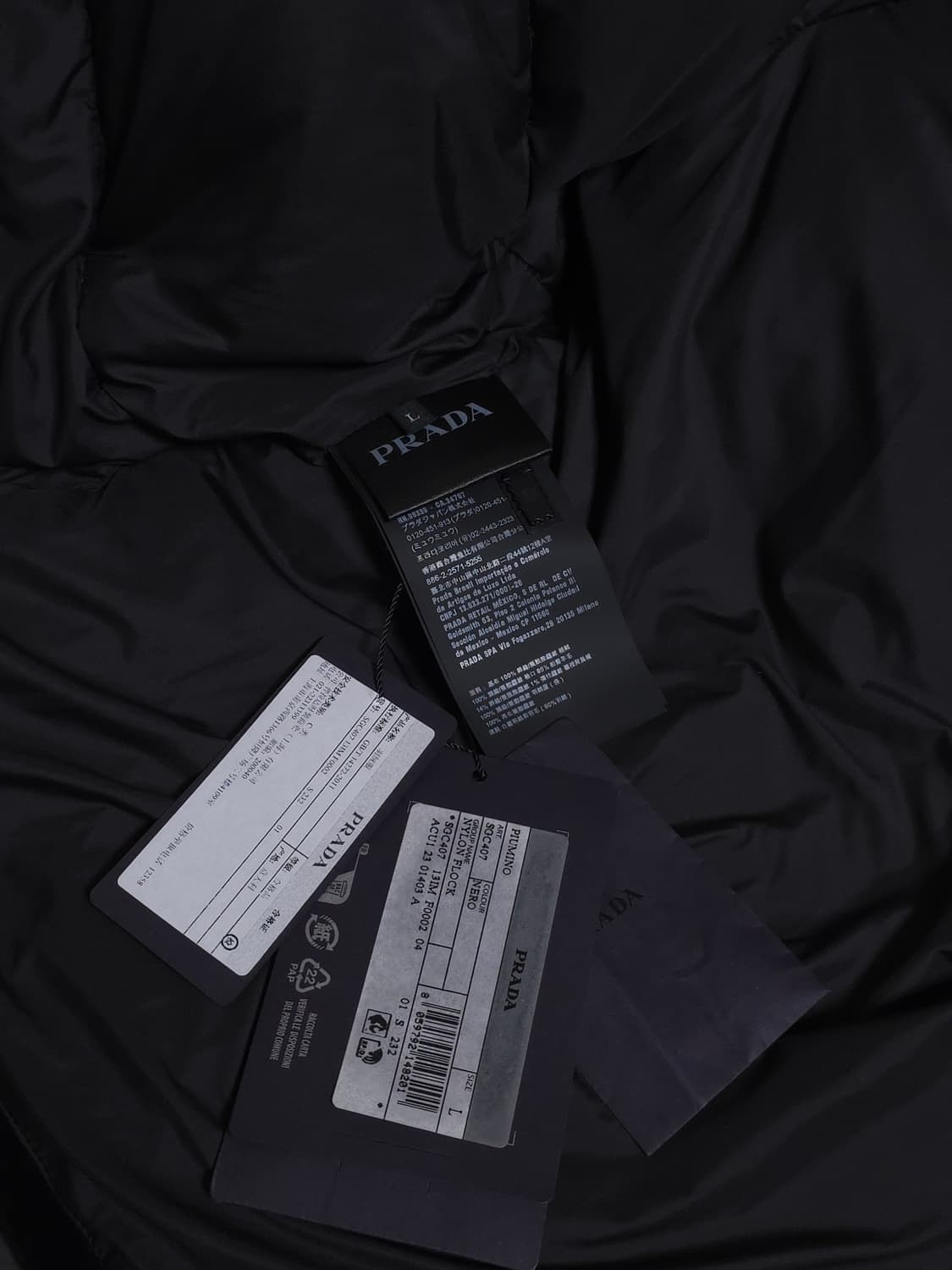 [L] 프라다 벨벳 패딩 블랙(SGC407) 상품이미지5