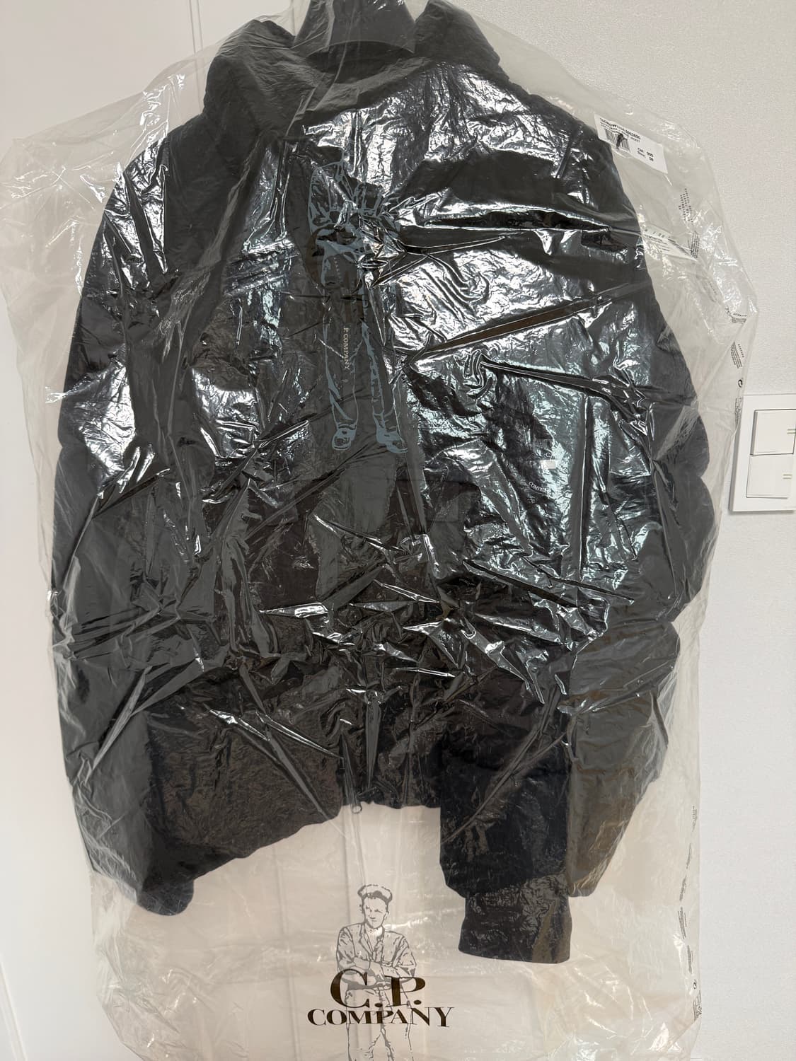 cp컴퍼니 에코 크롬 r 다운 패딩 52사이즈 블랙 상품이미지6
