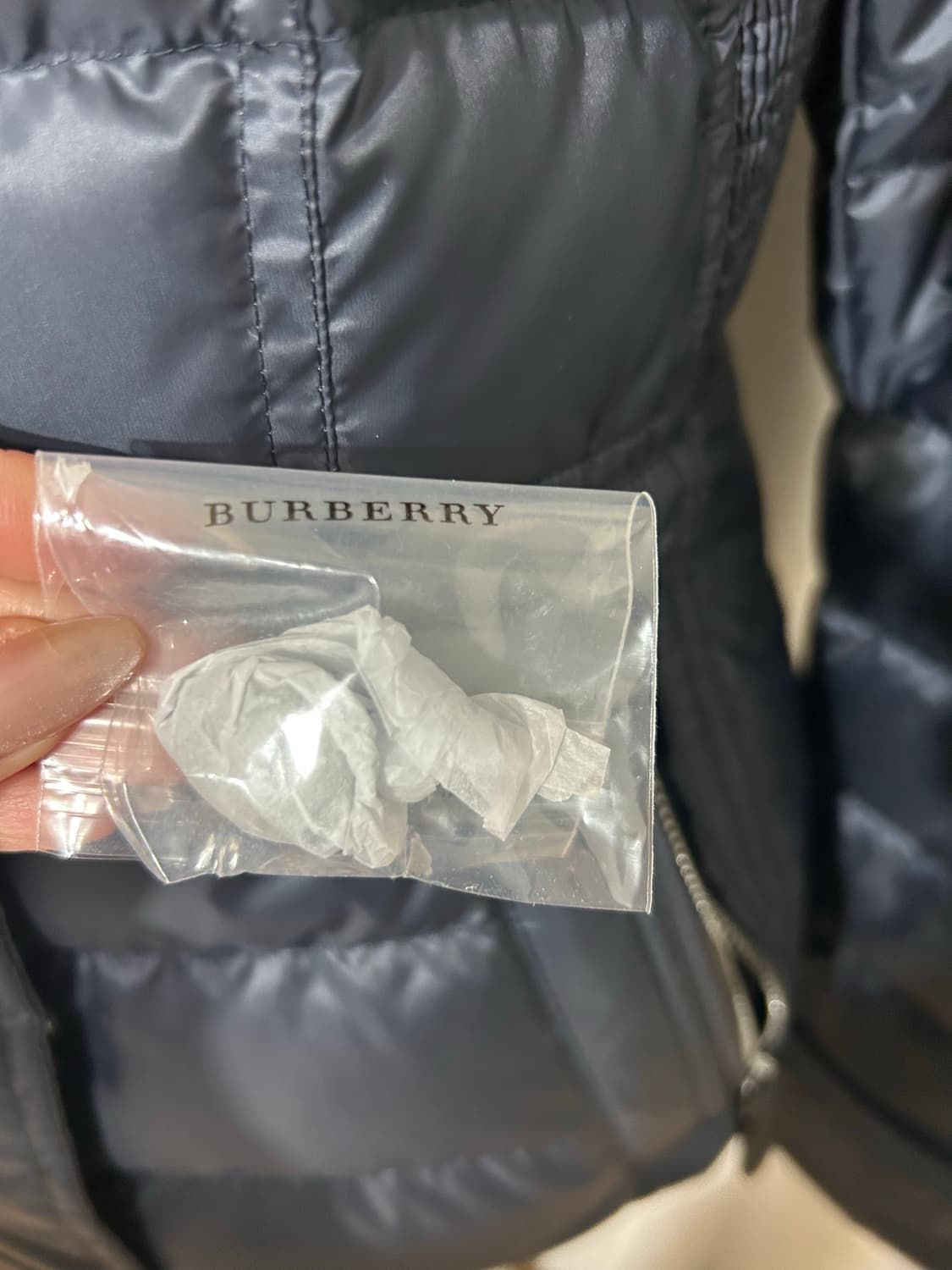 정품 버버리 데일스버리 여성 다운 경량 숏패딩 다크인디고색상 -새상품- 상품이미지9