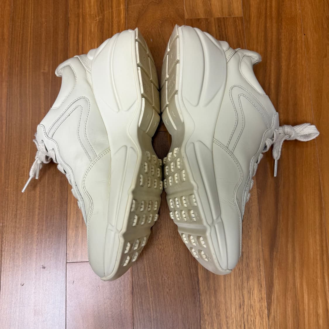 36 (W) 구찌 롸이톤 레더 스니커즈 띠 로고 상품이미지3