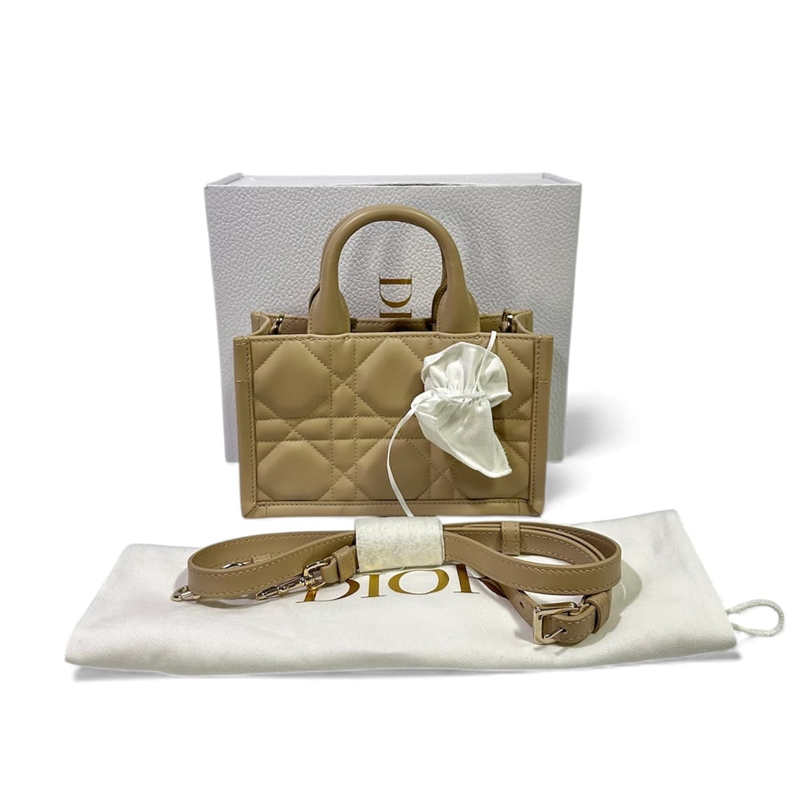 [새상품] 디올 북토트 까나쥬 미니백 파우더 베이지 상품이미지1