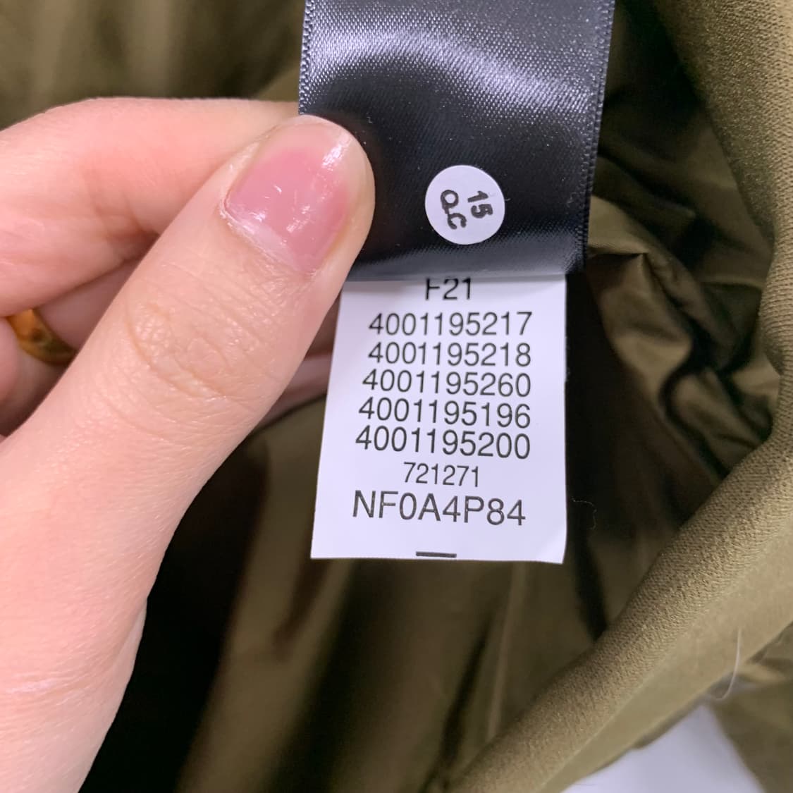 노스페이스 자수로고 카키 경량 패딩 상품이미지6