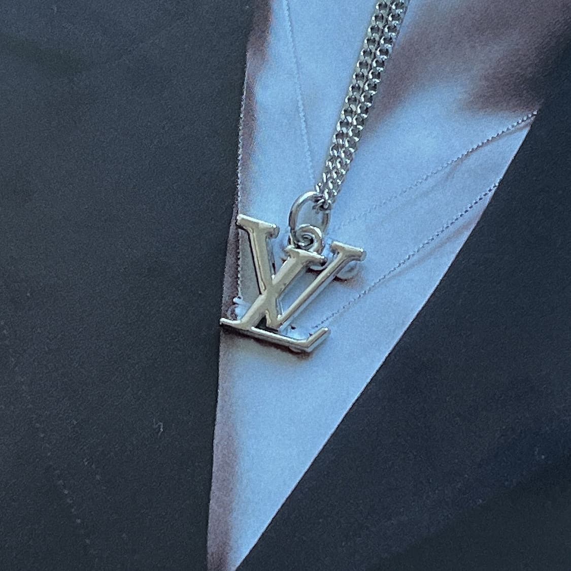 루이비통 LV 로고 업사이클링 실버 목걸이 상품이미지2