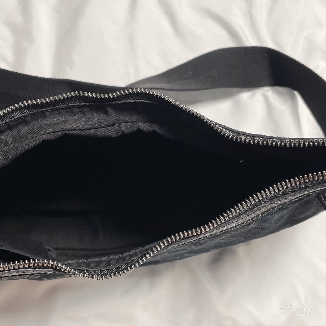 구찌 GG로고 크로스백 상품이미지8