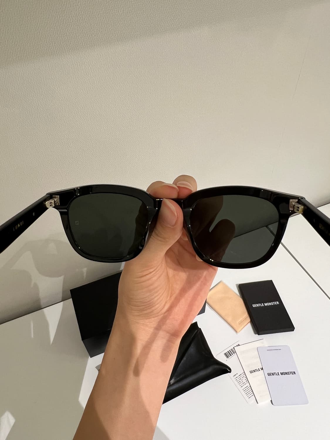 젠틀몬스터 론디 블랙 선글라스 상품이미지2
