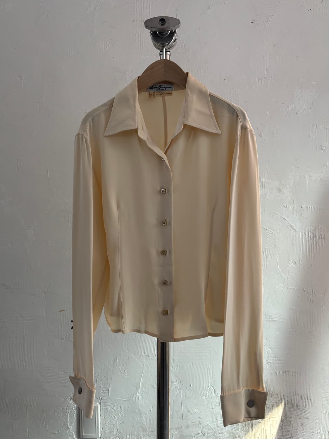 살바토레 페르가모 베이지 컬러 실크 셔츠 상품이미지8