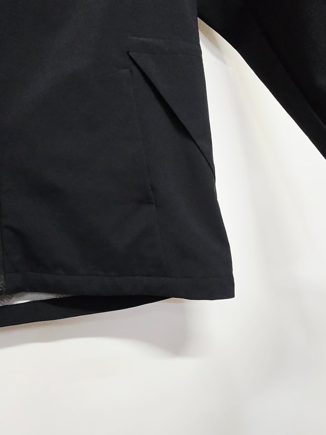 푸마 블랙 후드 바람막이 자켓 상품이미지3