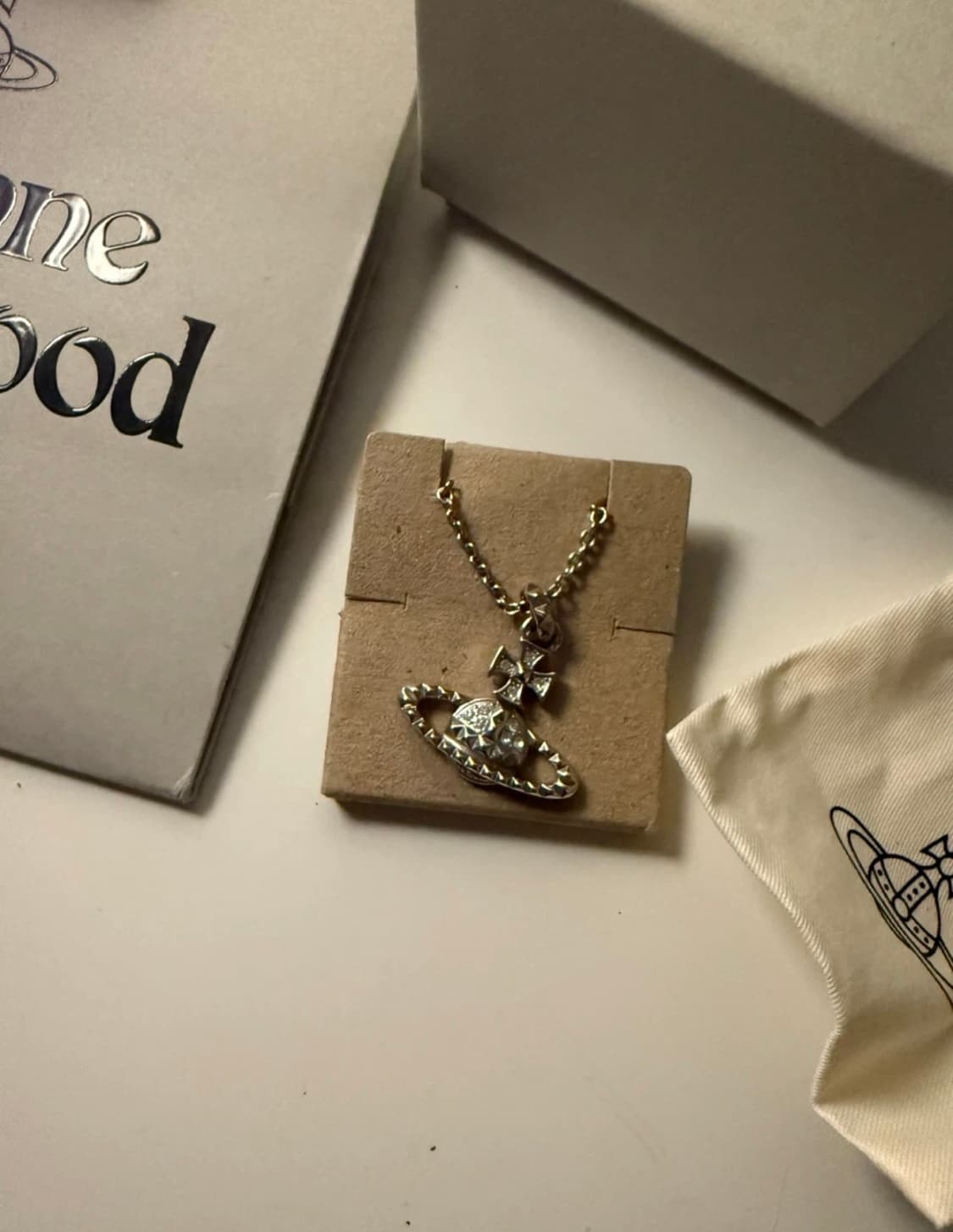 비비안웨스트우드 미니 바스 릴리프 목걸이 상품이미지2