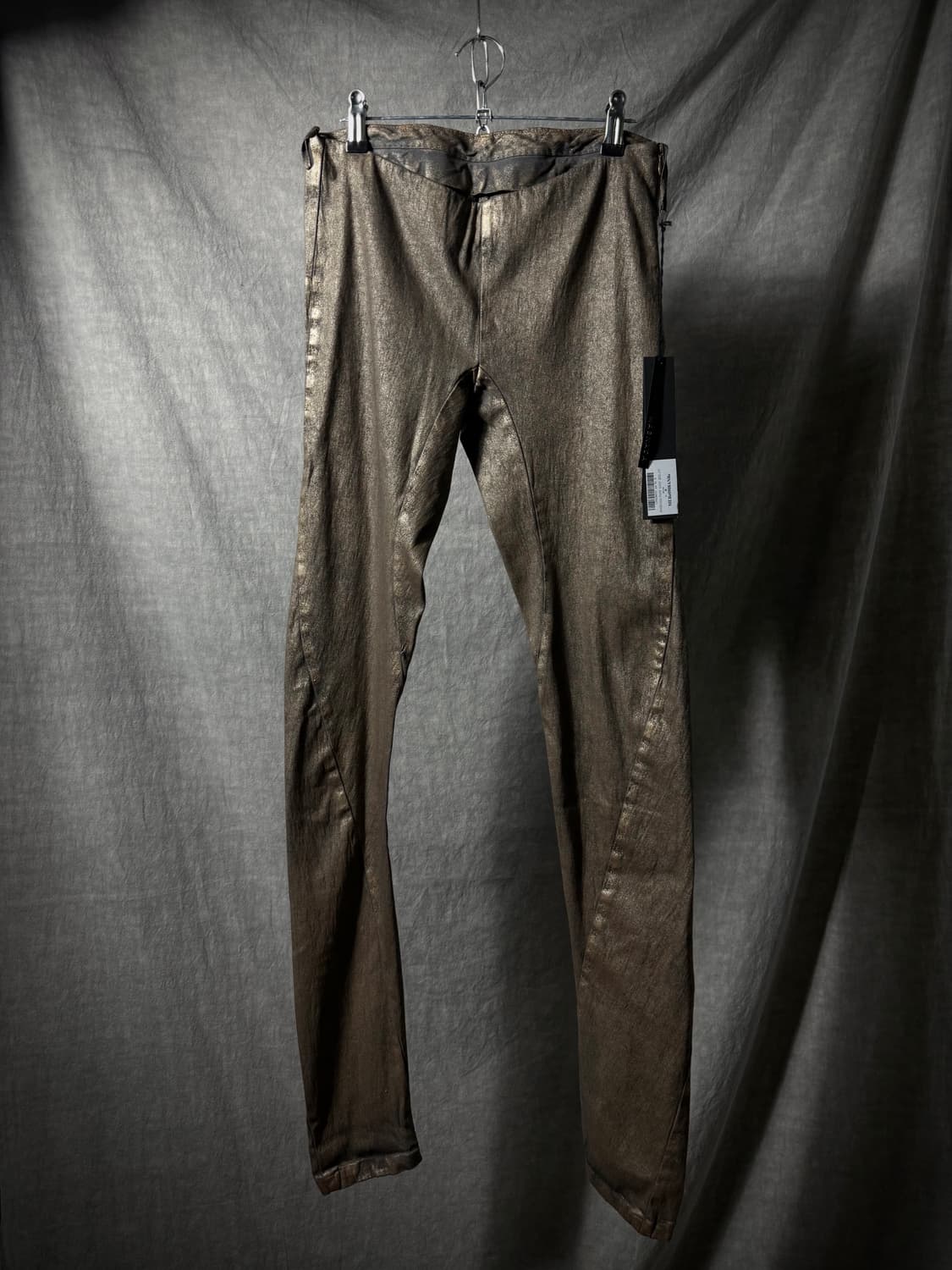 MASNADA Metallic Coated Slim Pants 상품이미지1