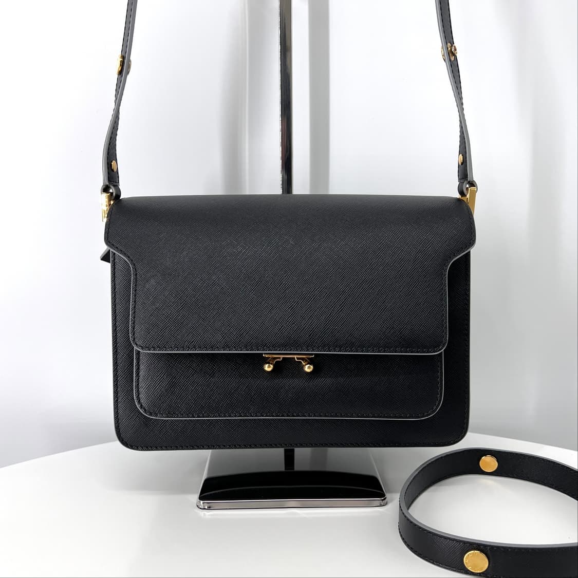 마르니 사피아노 트렁크 숄더백 블랙 (SBMPN09NO1) 상품이미지3